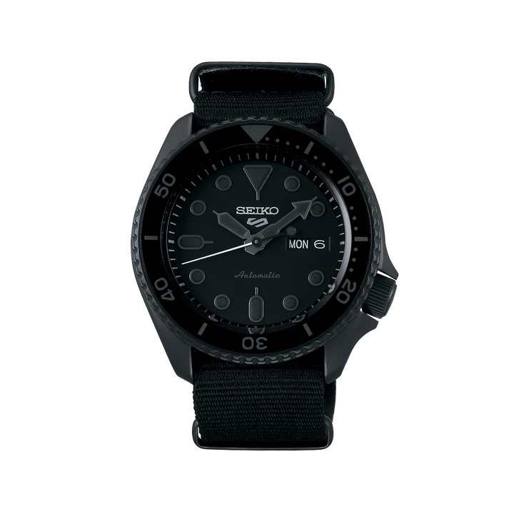 Seiko 5 sports total black